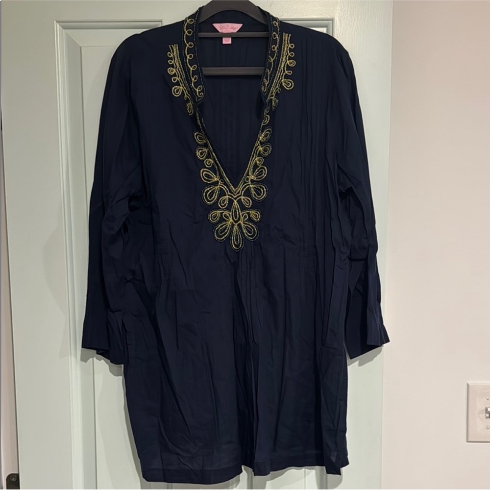 Beautiful Lilly Pulitzer navy tunic